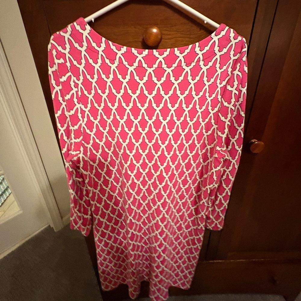 Crown & Ivy Vibrant Pink and White Geometric Long Sleeve Dress